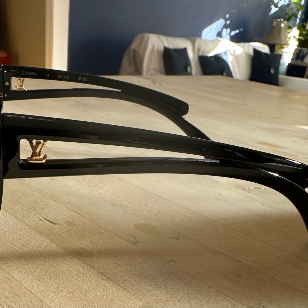 Louis Vuitton Black/Grey Flore Cat Eye Sunglasses - Picture 5 of 5